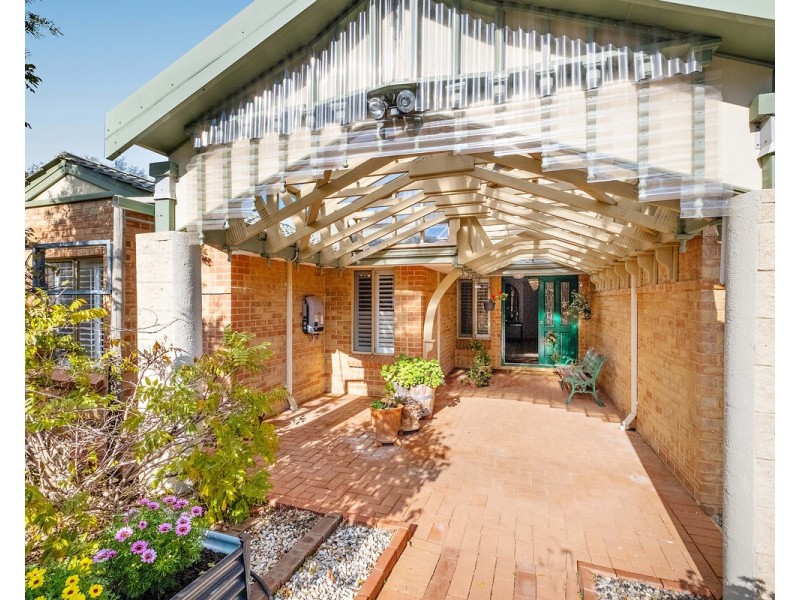 8 Blissett Drive, Bedfordale WA 6112