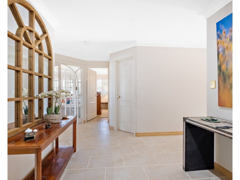 8 Blissett Drive, Bedfordale WA 6112