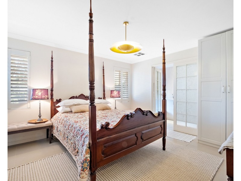 8 Blissett Drive, Bedfordale WA 6112