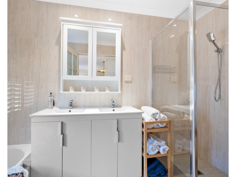 8 Blissett Drive, Bedfordale WA 6112