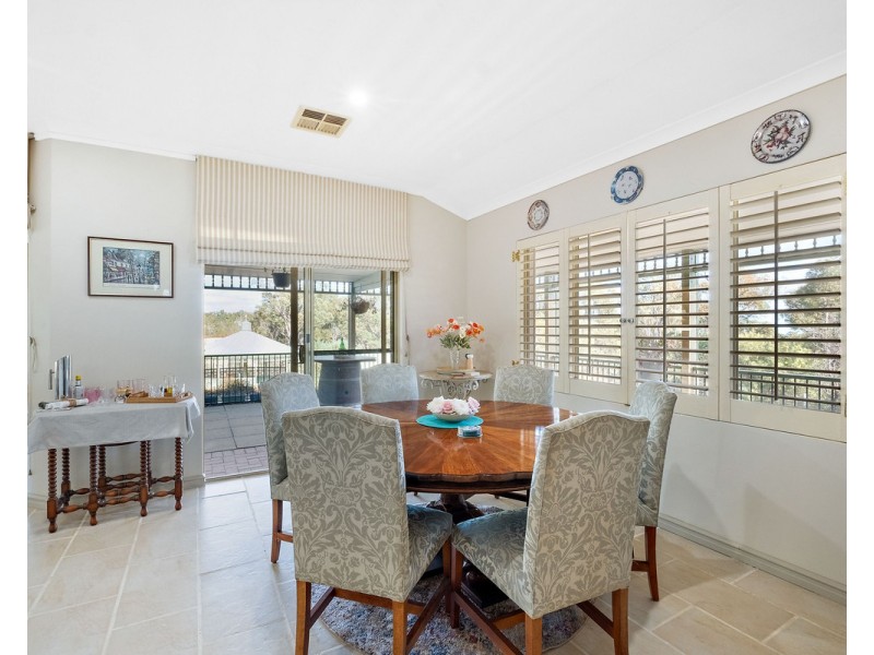 8 Blissett Drive, Bedfordale WA 6112