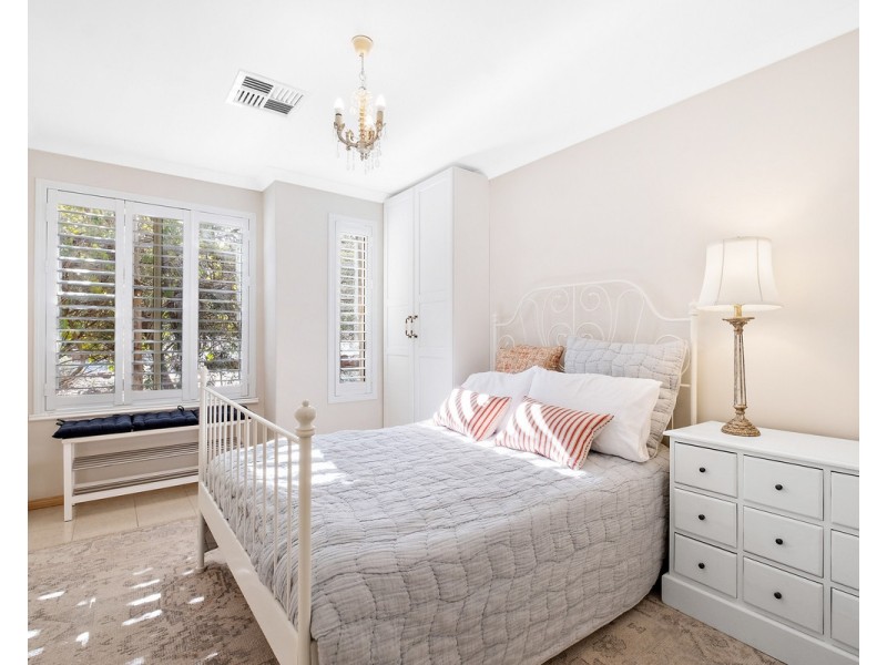 8 Blissett Drive, Bedfordale WA 6112