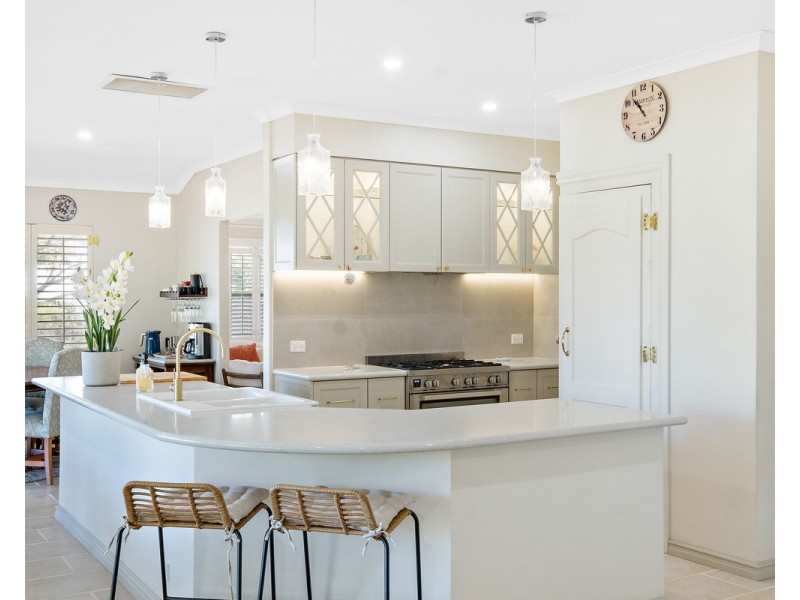 8 Blissett Drive, Bedfordale WA 6112