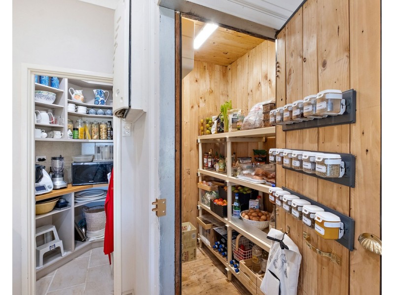 8 Blissett Drive, Bedfordale WA 6112