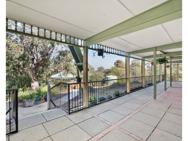 8 Blissett Drive, Bedfordale WA 6112