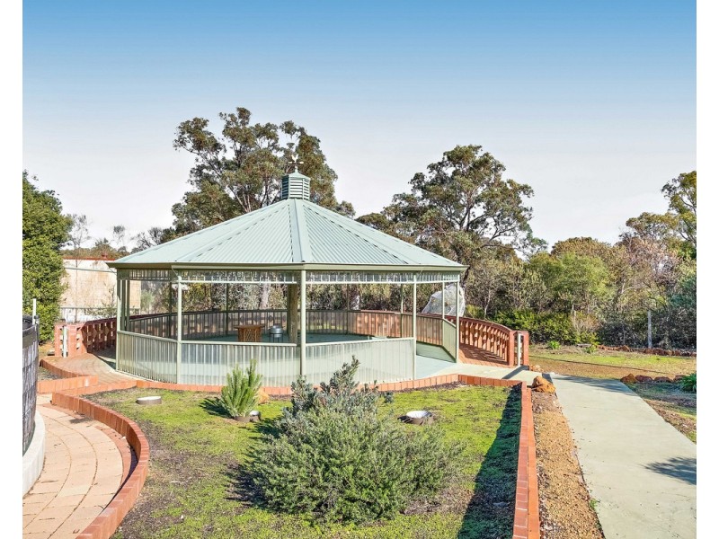 8 Blissett Drive, Bedfordale WA 6112