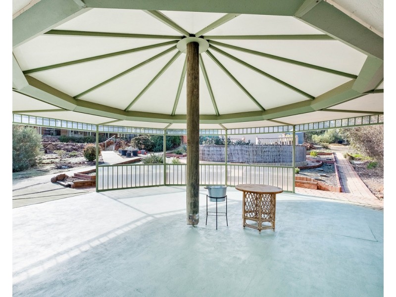 8 Blissett Drive, Bedfordale WA 6112