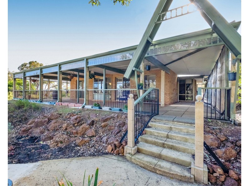 8 Blissett Drive, Bedfordale WA 6112