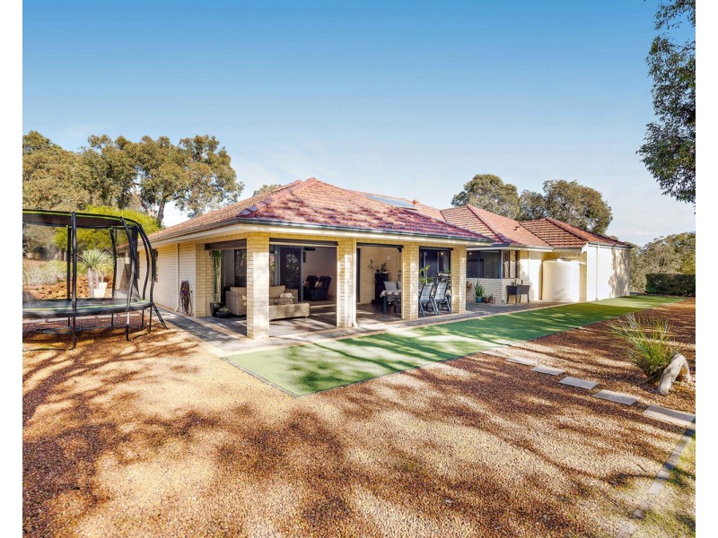 4 O’Neill Place, Bedfordale WA 6112