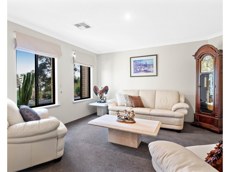 4 O’Neill Place, Bedfordale WA 6112