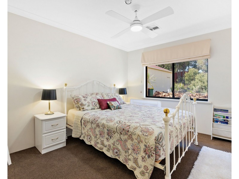 4 O’Neill Place, Bedfordale WA 6112