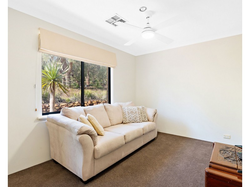 4 O’Neill Place, Bedfordale WA 6112