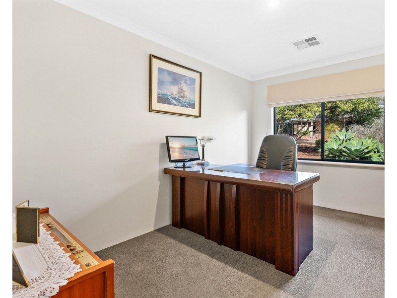 4 O’Neill Place, Bedfordale WA 6112