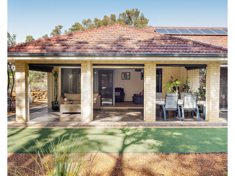 4 O’Neill Place, Bedfordale WA 6112