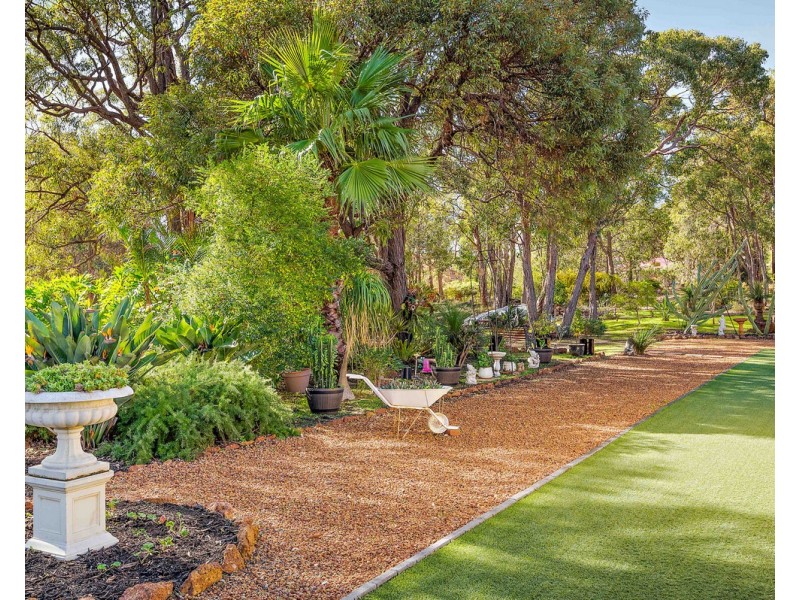 4 O’Neill Place, Bedfordale WA 6112