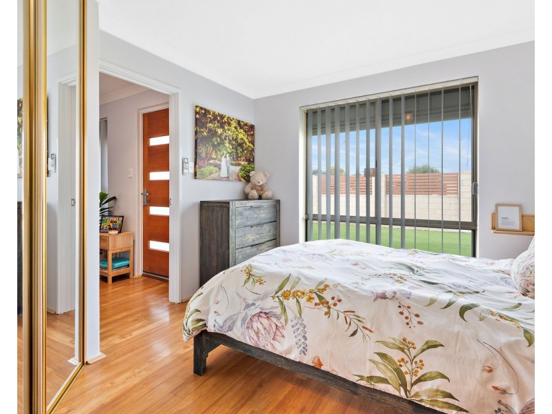 166 Seville Drive, Seville Grove WA 6112