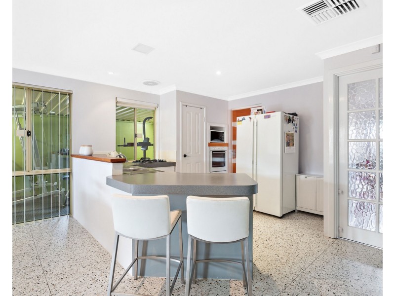 166 Seville Drive, Seville Grove WA 6112