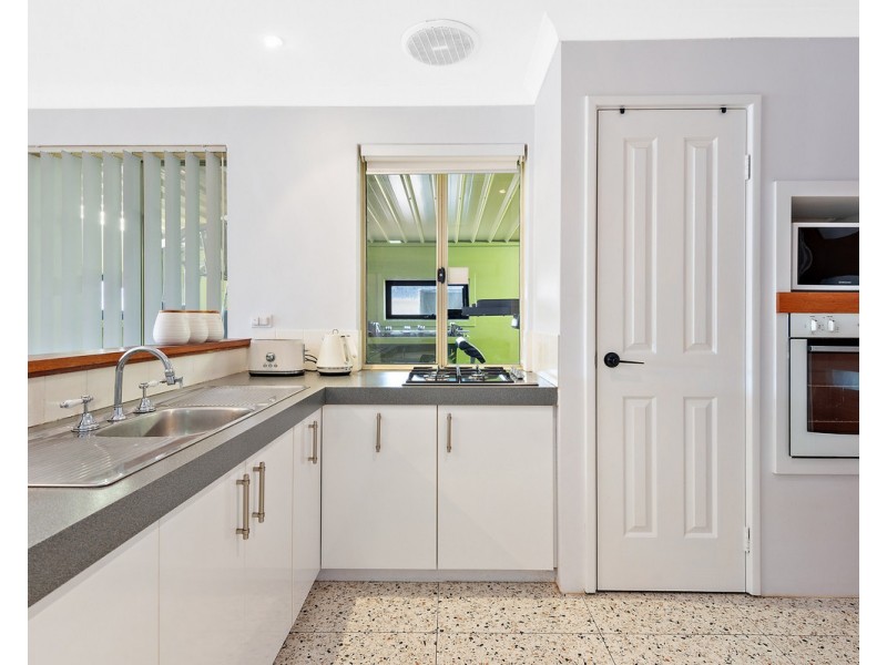 166 Seville Drive, Seville Grove WA 6112