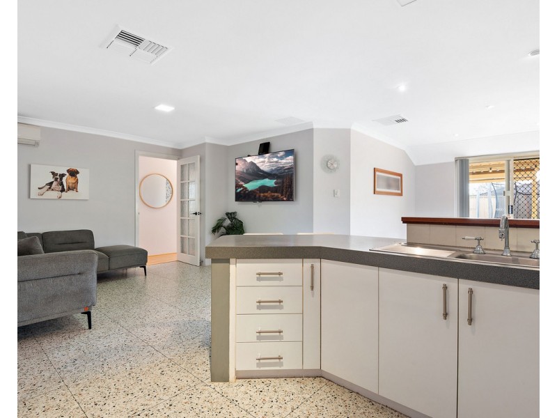 166 Seville Drive, Seville Grove WA 6112