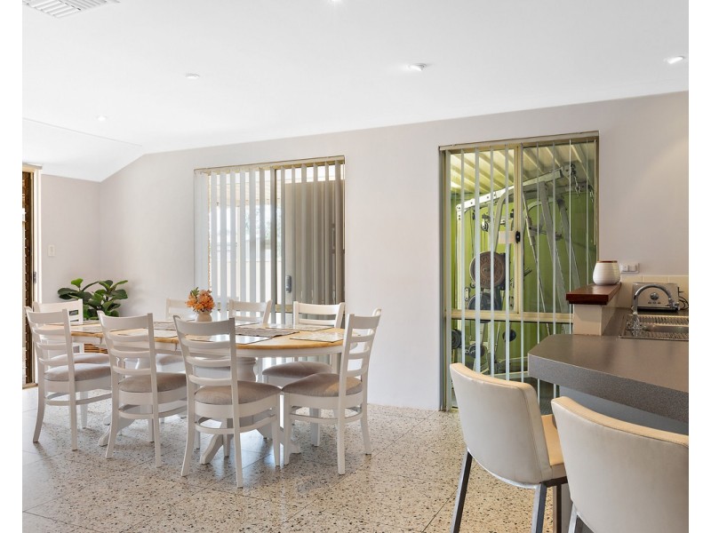 166 Seville Drive, Seville Grove WA 6112