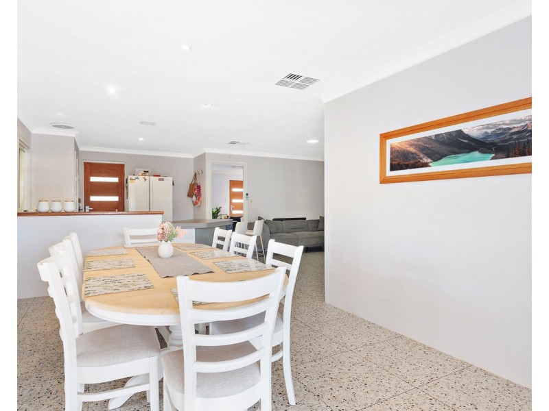 166 Seville Drive, Seville Grove WA 6112