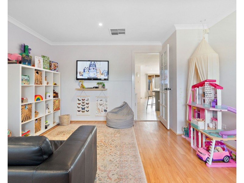 166 Seville Drive, Seville Grove WA 6112