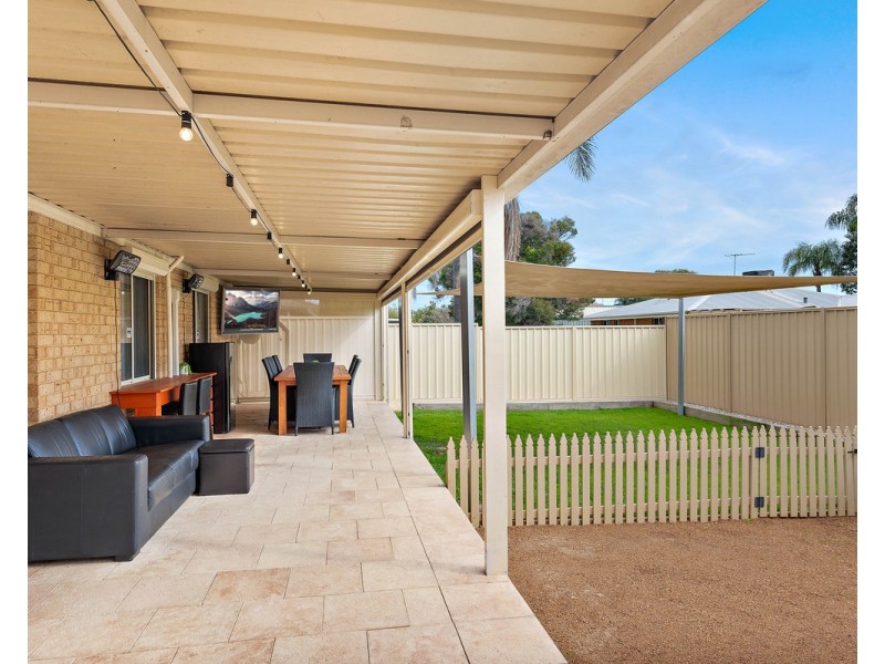 166 Seville Drive, Seville Grove WA 6112