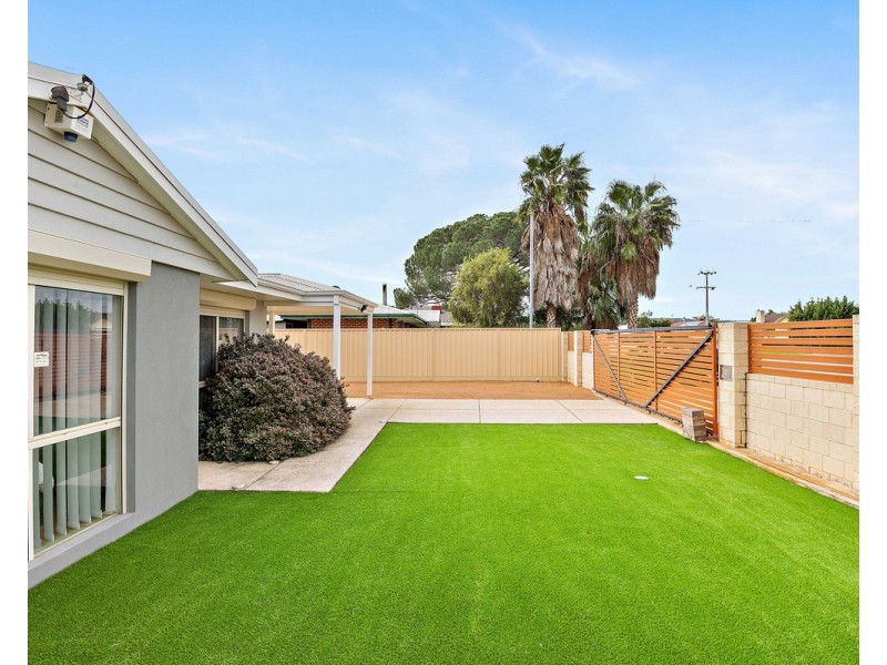 166 Seville Drive, Seville Grove WA 6112