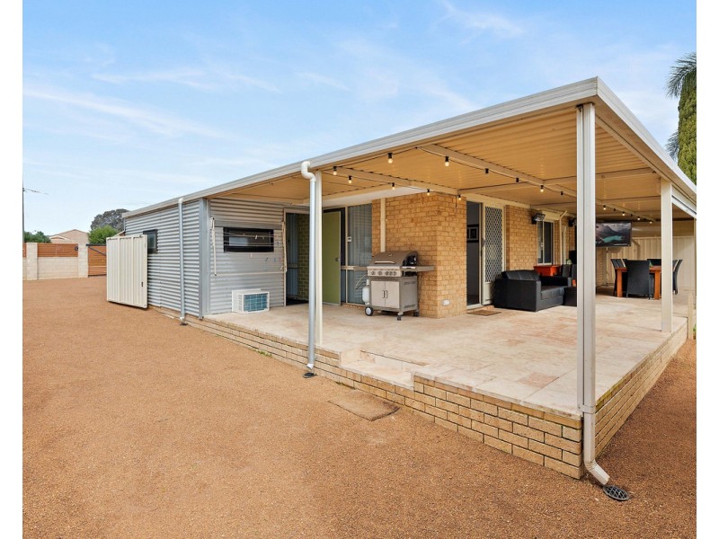 166 Seville Drive, Seville Grove WA 6112