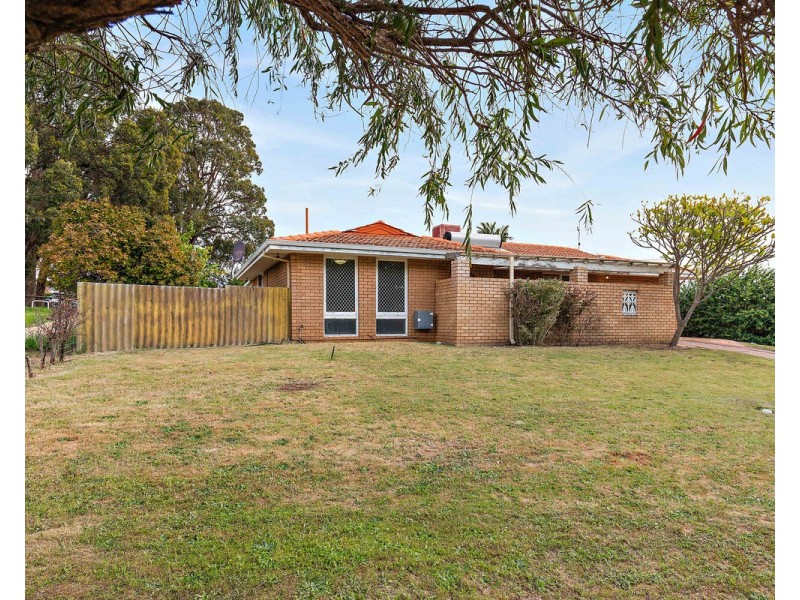 18 Valentine Road, Kelmscott WA 6111