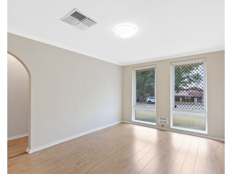 18 Valentine Road, Kelmscott WA 6111