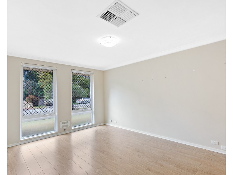 18 Valentine Road, Kelmscott WA 6111