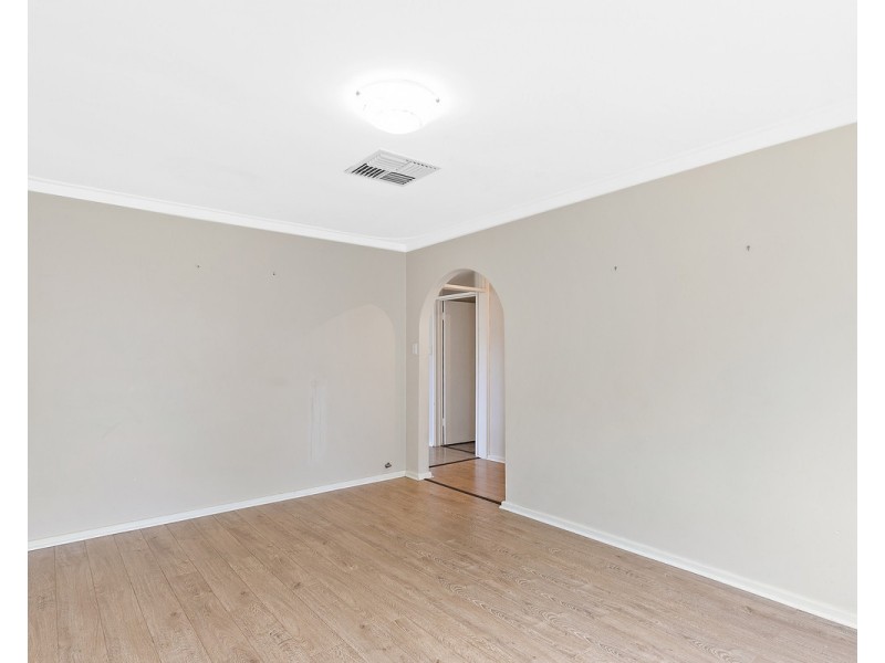 18 Valentine Road, Kelmscott WA 6111