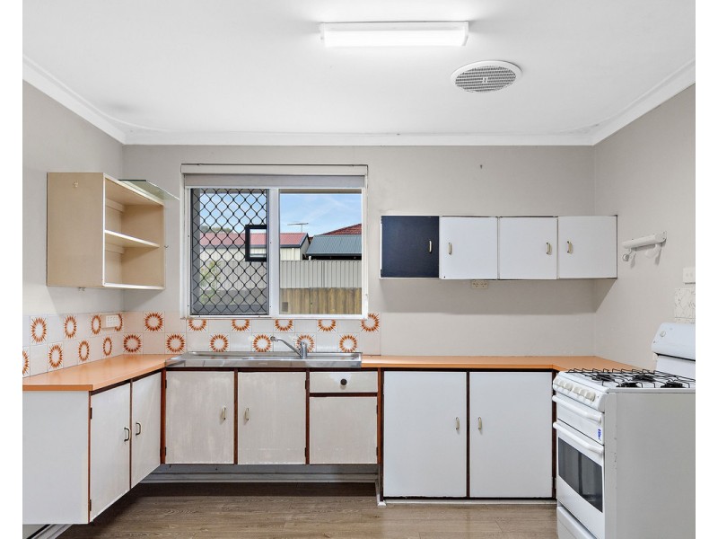 18 Valentine Road, Kelmscott WA 6111
