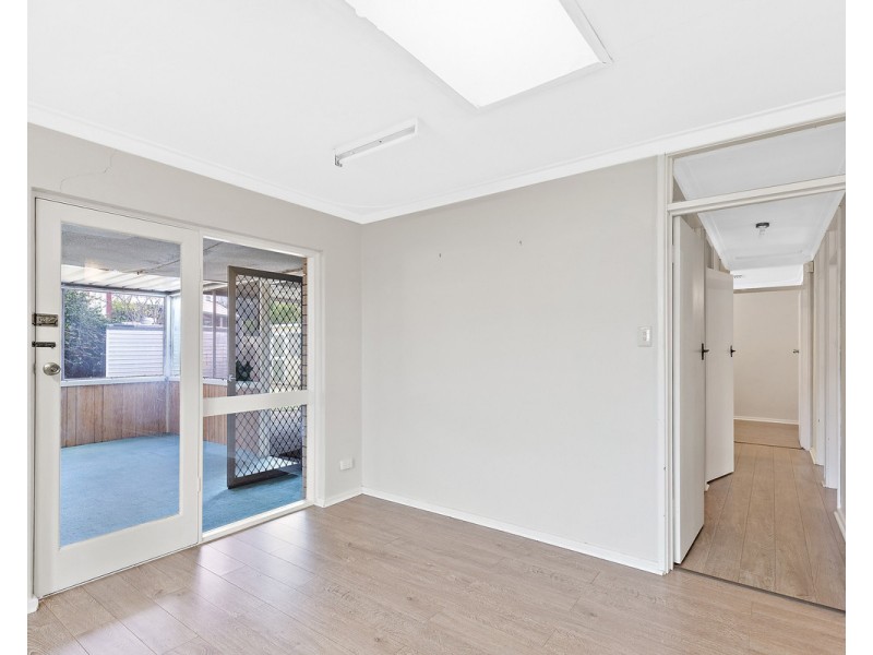 18 Valentine Road, Kelmscott WA 6111