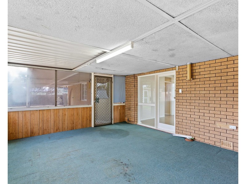 18 Valentine Road, Kelmscott WA 6111