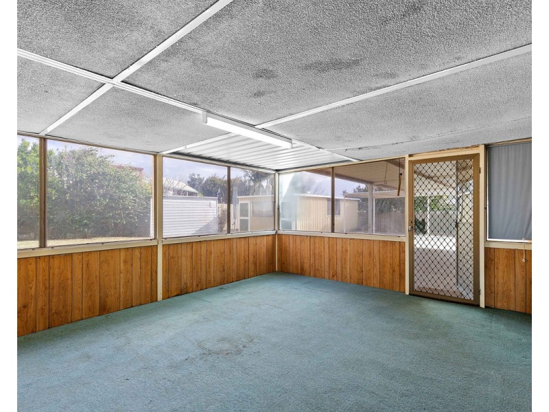 18 Valentine Road, Kelmscott WA 6111