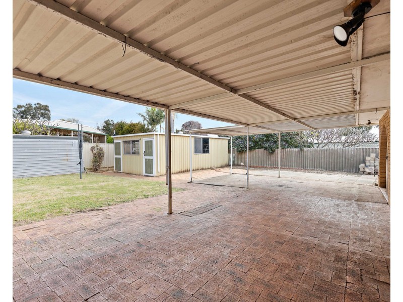 18 Valentine Road, Kelmscott WA 6111