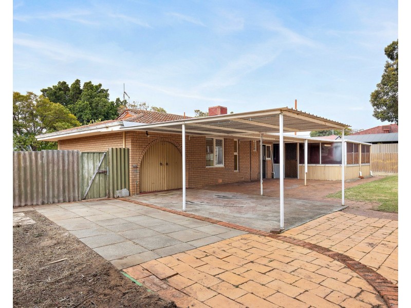 18 Valentine Road, Kelmscott WA 6111