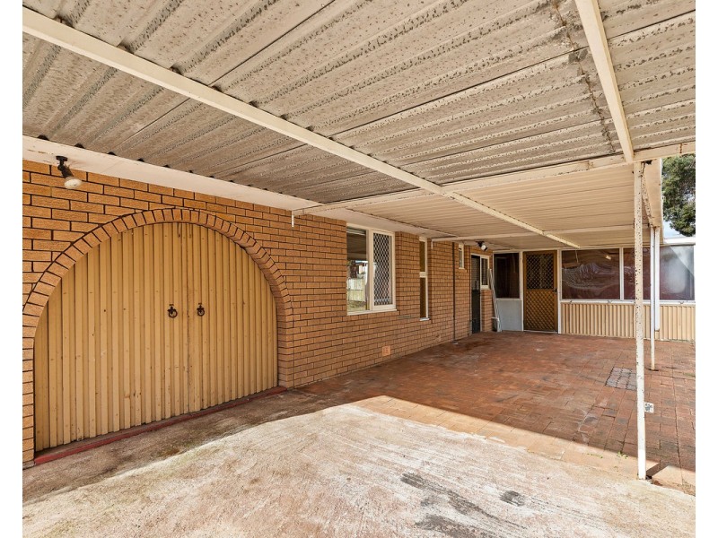 18 Valentine Road, Kelmscott WA 6111