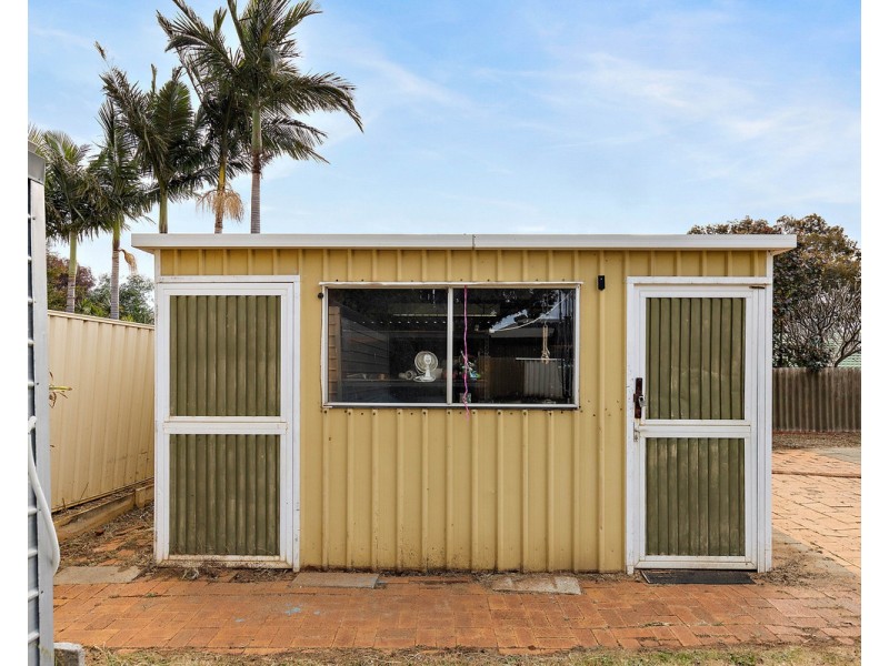 18 Valentine Road, Kelmscott WA 6111