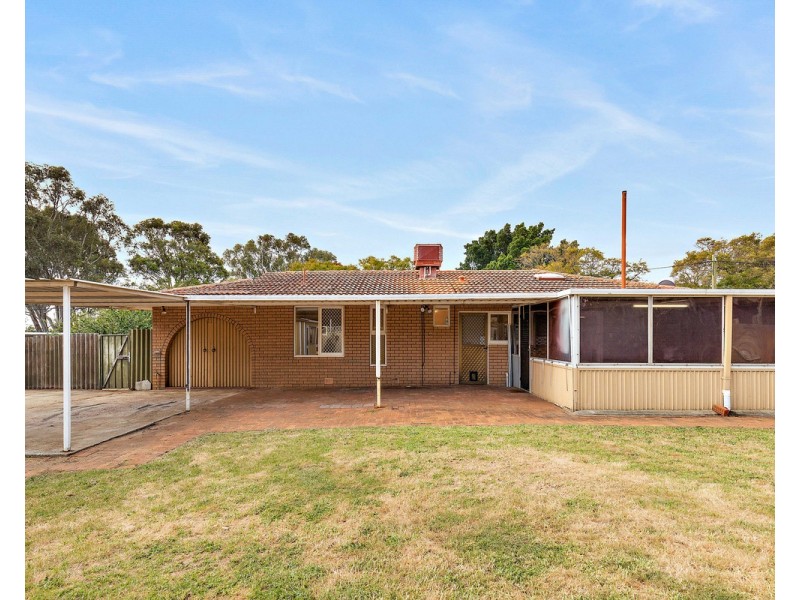 18 Valentine Road, Kelmscott WA 6111