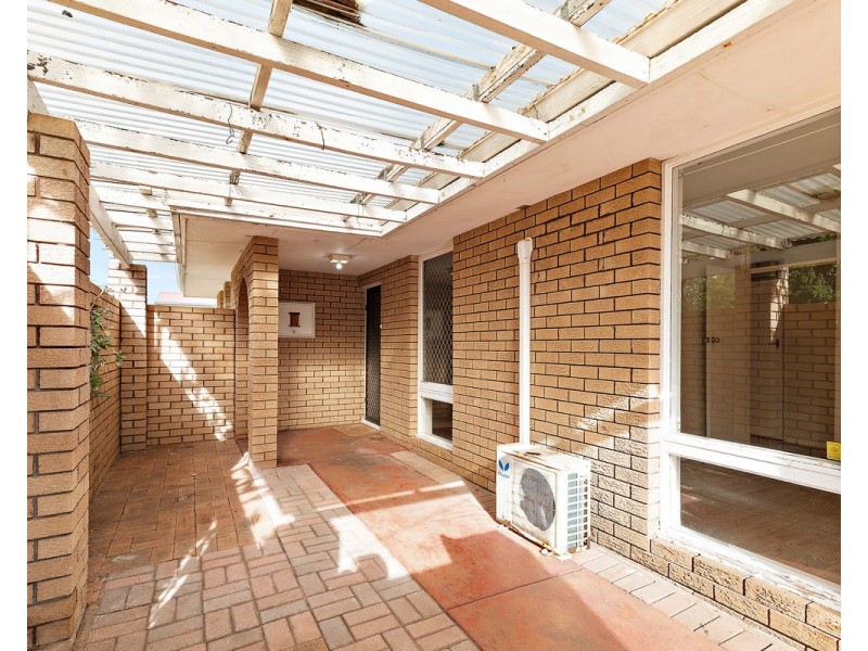 18 Valentine Road, Kelmscott WA 6111
