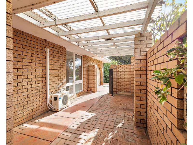 18 Valentine Road, Kelmscott WA 6111