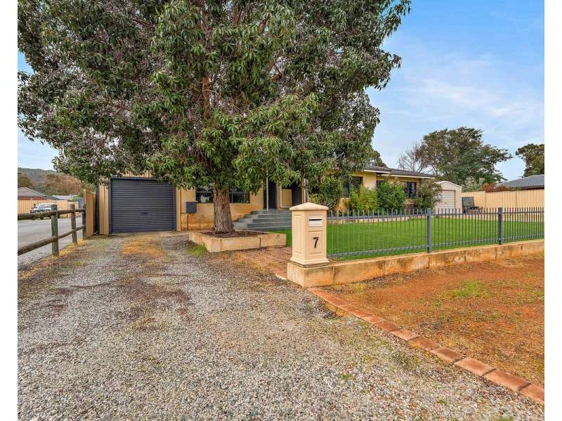 7 William Street, Byford WA 6122
