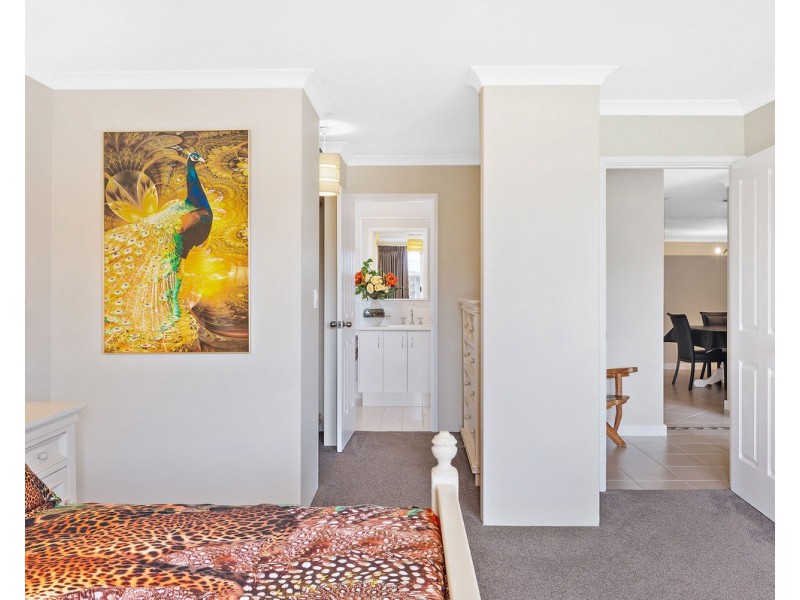 10 Salamanca Boulevard, Seville Grove WA 6112