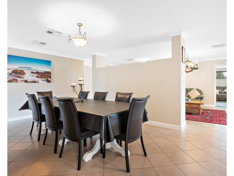 10 Salamanca Boulevard, Seville Grove WA 6112