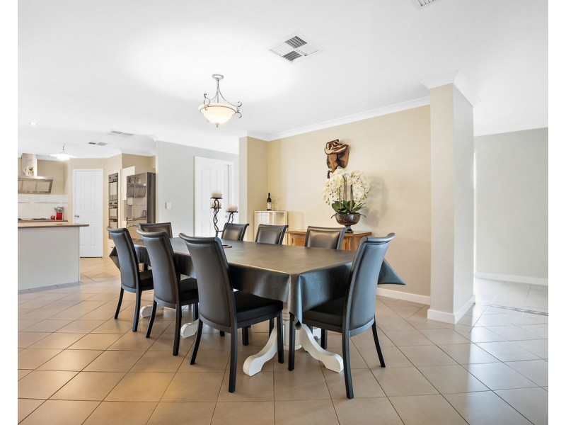 10 Salamanca Boulevard, Seville Grove WA 6112