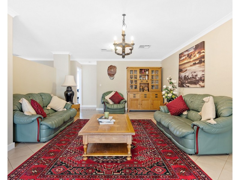 10 Salamanca Boulevard, Seville Grove WA 6112