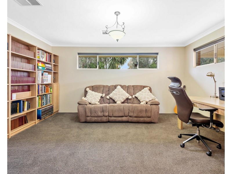 10 Salamanca Boulevard, Seville Grove WA 6112